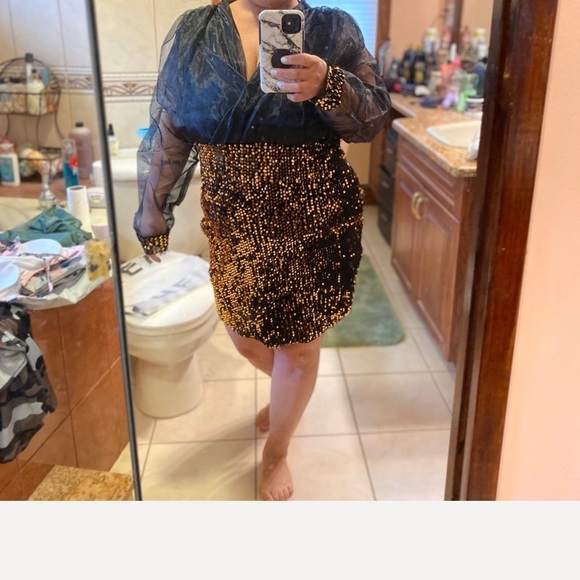 Wrap organza bodice sequin dress - Picture 2 of 3